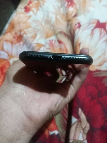 IP 7 32gb non pta 10/9 condition 3