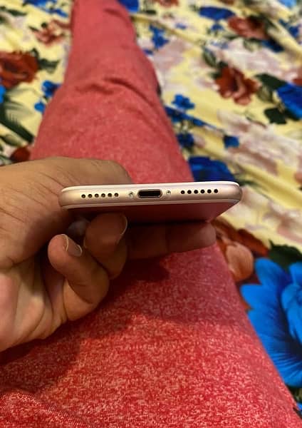 selling my iphone 7 32gb PTA Approved 4