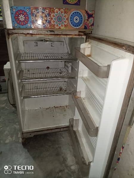 Dawlance refrigerator house used 4