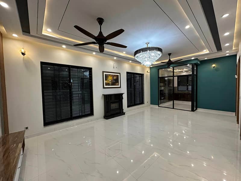 3 YEARS INSTALLMENT PLAN LUXURY HOUSE PARK VIEW LAHORE FOR SALE 5