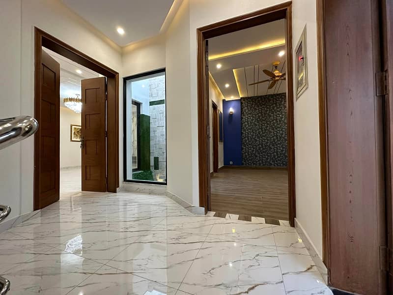 3 YEARS INSTALLMENT PLAN LUXURY HOUSE PARK VIEW LAHORE FOR SALE 9