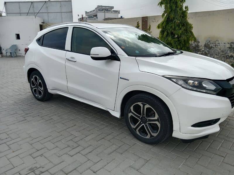 Honda Vezel 2015 urgent for sale/exchange.  03060326846 1