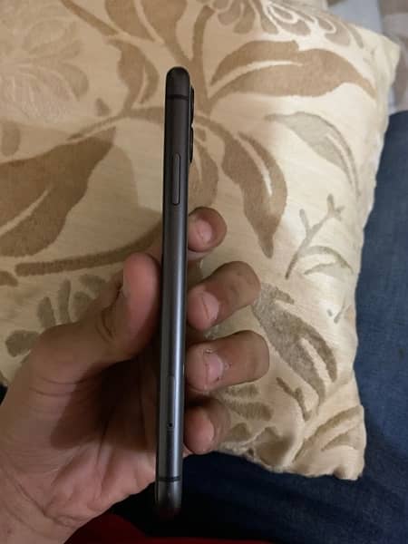 iphone 11 64 gb non active 4 month sim working 1