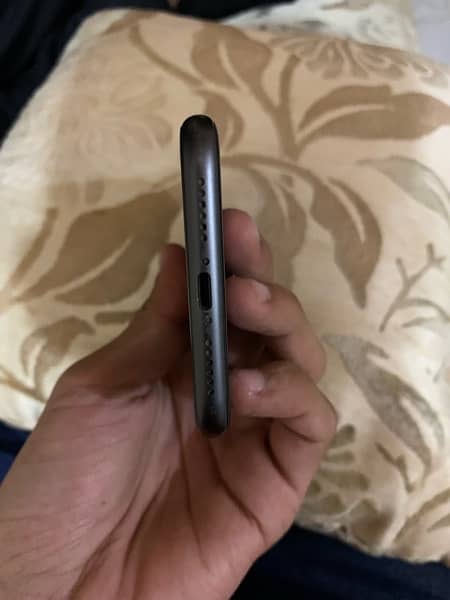 iphone 11 64 gb non active 4 month sim working 2