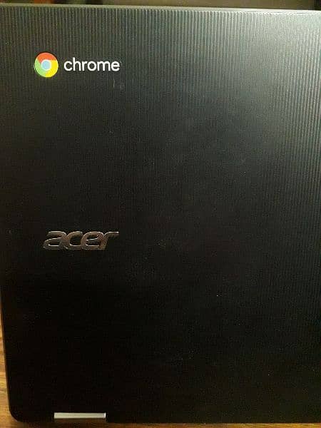 brand new chrome book 4/32 touch screen 4