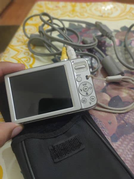 Samsung digital camera. . . 1