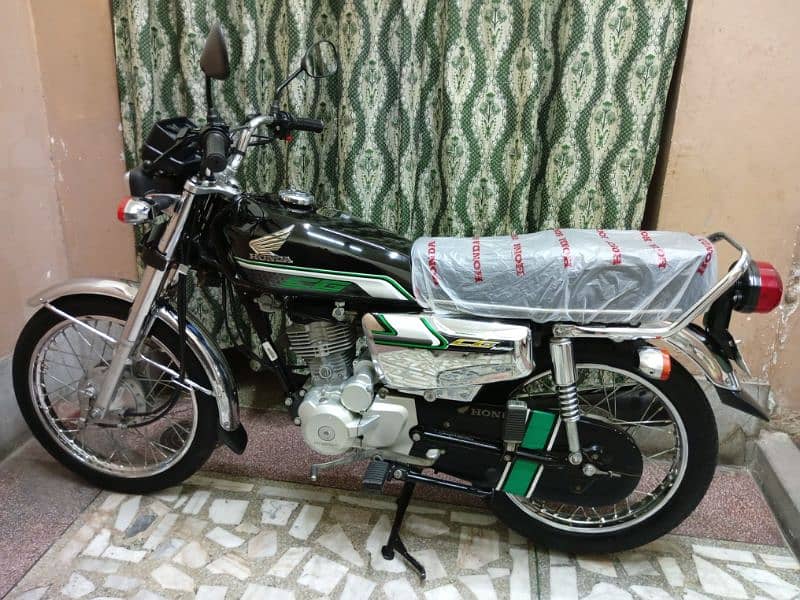 Honda CG 125 special edition 2023 self start (0/3/2/0/4/0/9/2/4/2/9) 1