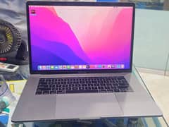 MacBook pro 2017 Core i7 15" screen