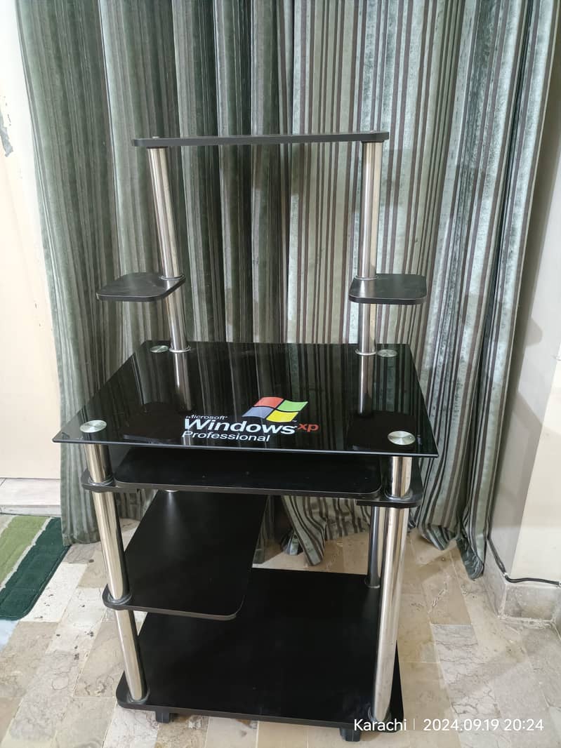 Sleek & Sturdy Computer Table – Rs. 4,000 (Slightly Negotiable) 0