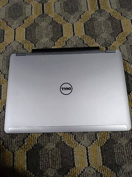 Dell Latitude e6440 Core i5 4th Generation 1 Hand Use 1