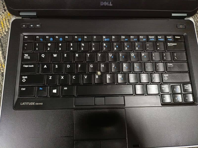 Dell Latitude e6440 Core i5 4th Generation 1 Hand Use 2