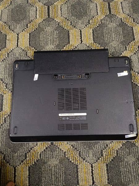 Dell Latitude e6440 Core i5 4th Generation 1 Hand Use 7