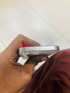 iphone 13 pro aik skrach nhi ha 0