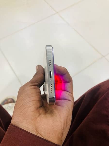 iphone 13 pro aik skrach nhi ha 1