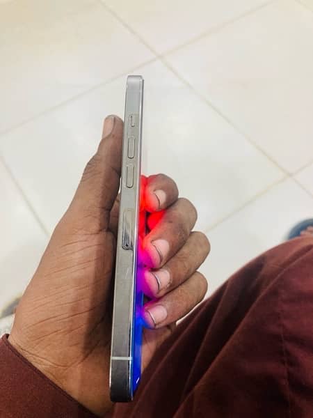 iphone 13 pro aik skrach nhi ha 2