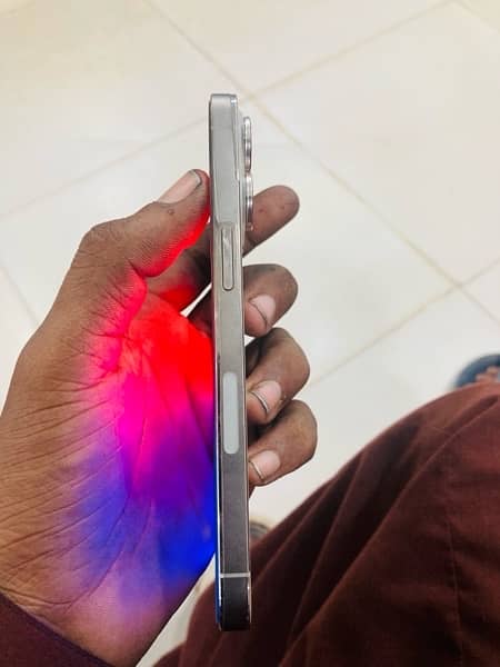 iphone 13 pro aik skrach nhi ha 3