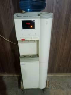 TCL dispenser with stand