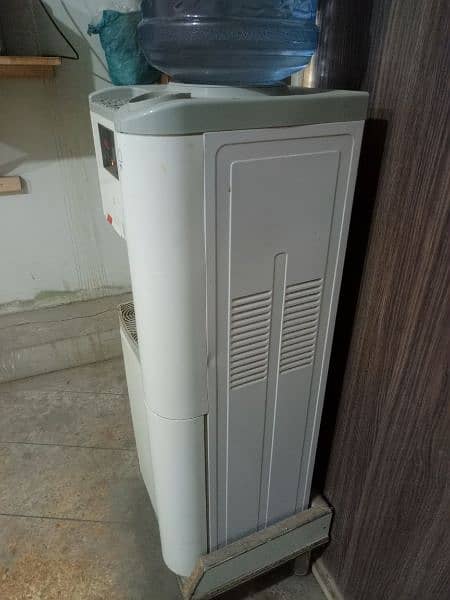 TCL dispenser with stand 1