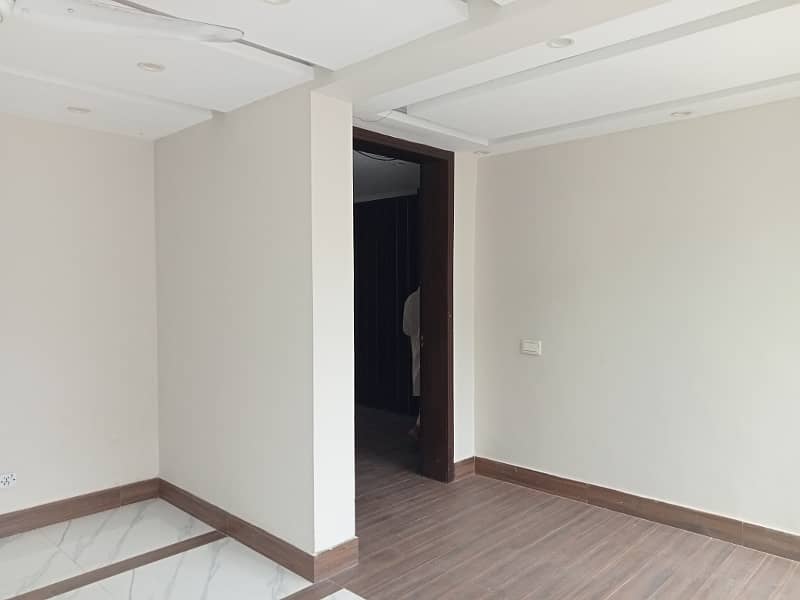 CANTT,COMMERCIAL BUILDING FOR RENT GULBERG MODEL TOWN GARDEN TOWN SHADMAN GOR UPPER MALL LAHORE 21