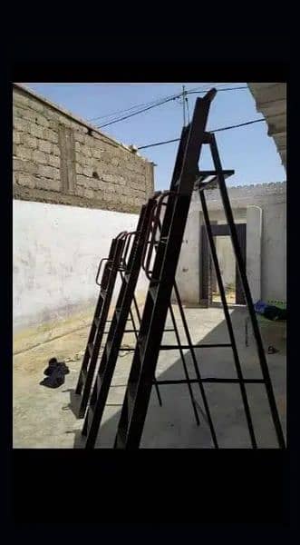 Steel foldable ladders in different sizes 1