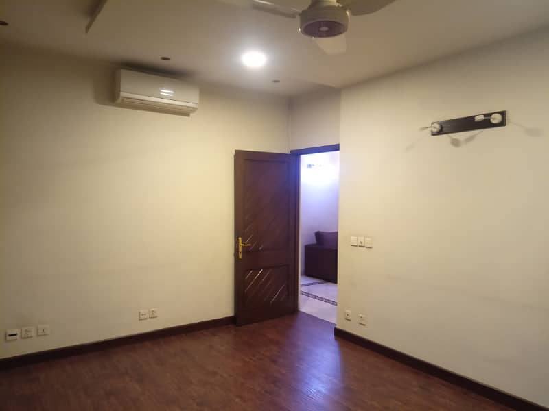 Cantt,Executive Furnished Luxury Apartments For Rent Gulberg Garden Town Shadman Lahore 5