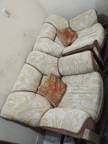 sofa set in good condition. 3