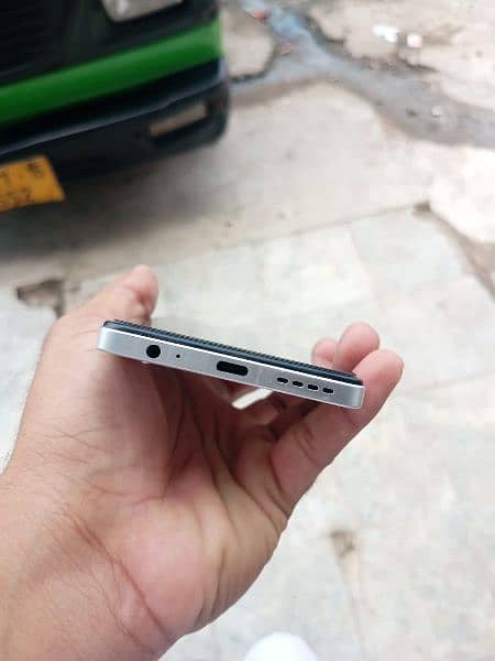 Infinix hot 30 8+8/128 2