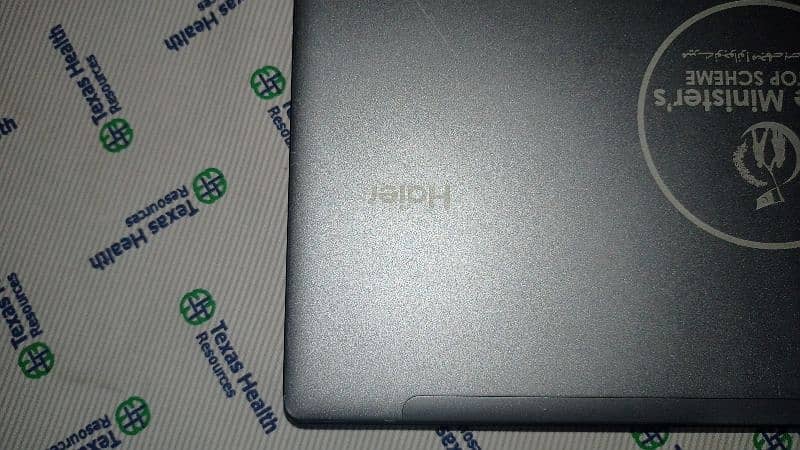 Haier Laptop Y11C
Ram 8gb 
SSD Hard 128gb 11