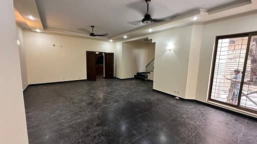 GULBERG COMMERCIAL BUNGALOW FOR RENT MAIN BOULEVARD GARDEN TOWN & UPPER MALL LAHORE 5