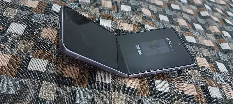 Samsung Galaxy Z Flip 3 4