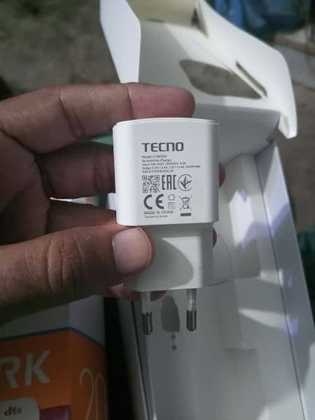 techno spark 20c 4 GB RAM 128 GB memory 3