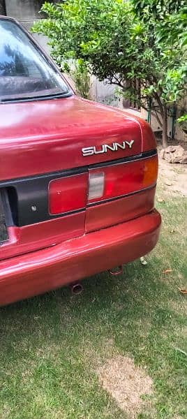 Nissan Sunny 1990 11