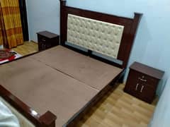 King size bed two side tble ky sath