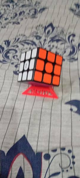 3x3 Cube and his stand 1