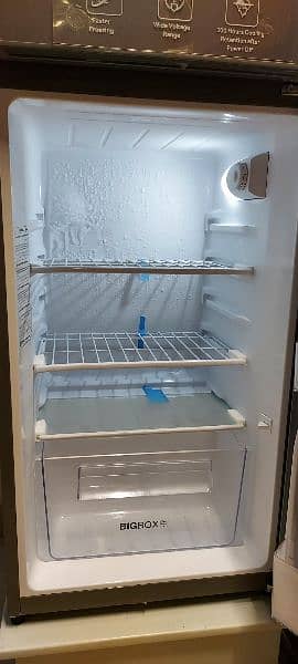 Haier Refrigerator 7 Cubic 
Model: HRF-186 EBS 5622 1