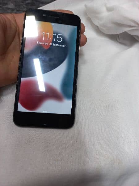 iphone 7+ 10/10 condition with original adopter urgent sale 2