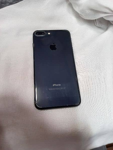 iphone 7+ 10/10 condition with original adopter urgent sale 4