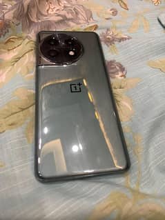 oneplus 11 5G 10 by 9.4 condition with box and charge and non PTA