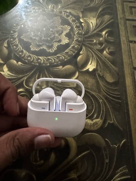 Samsung Galaxy BUDS 3 PRO With orignal charger and BOX 1