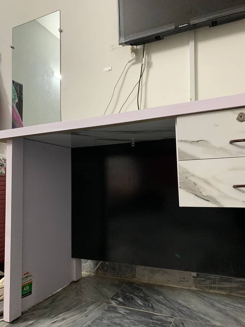 Slightly Used White Work/Computer Table 3