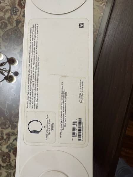 Apple Watch SE 44MM space Grey with box 3