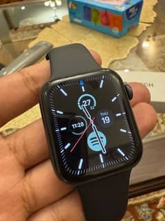 Apple Watch SE 44MM space Grey with box 0