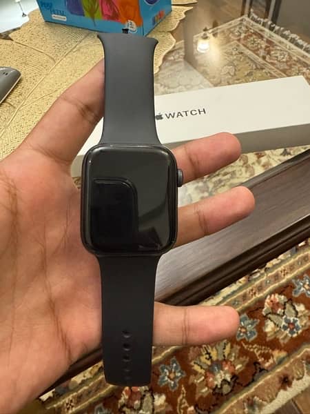 Apple Watch SE 44MM space Grey with box 2