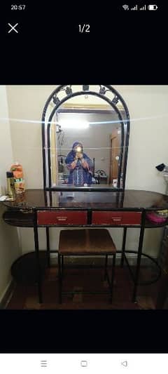 dressing table with stool and mittor