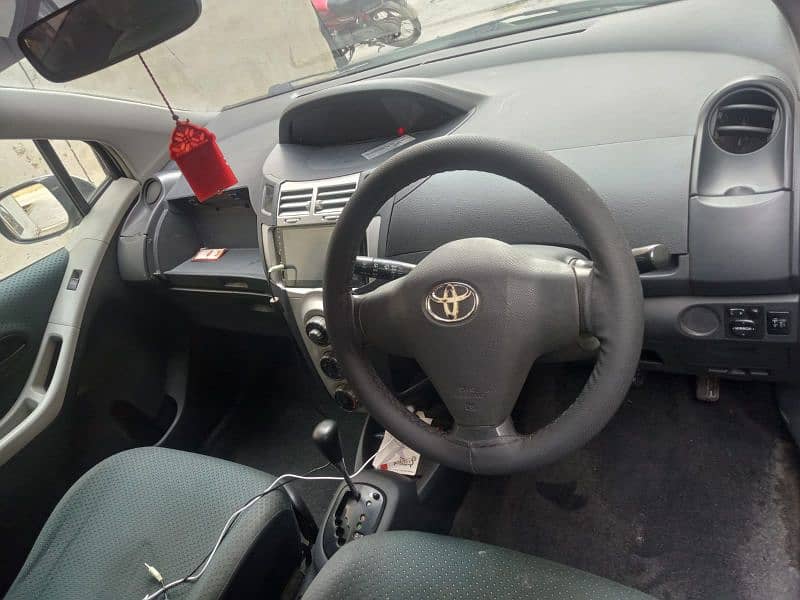 Toyota Vitz 2011 4