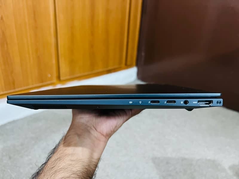 Asus Zenbook Q420 8