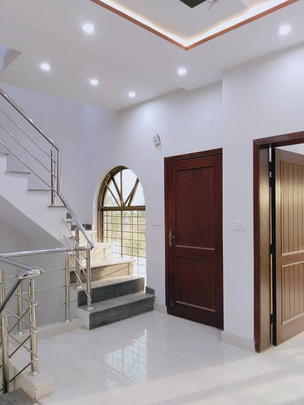 3 BEDS 5 MARLA BRAND NEW HOUSE FOR SALE LOCATED BAHRIA ORCHARD LAHORE 3