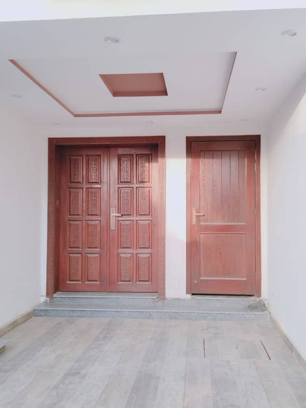 3 BEDS 5 MARLA BRAND NEW HOUSE FOR SALE LOCATED BAHRIA ORCHARD LAHORE 13