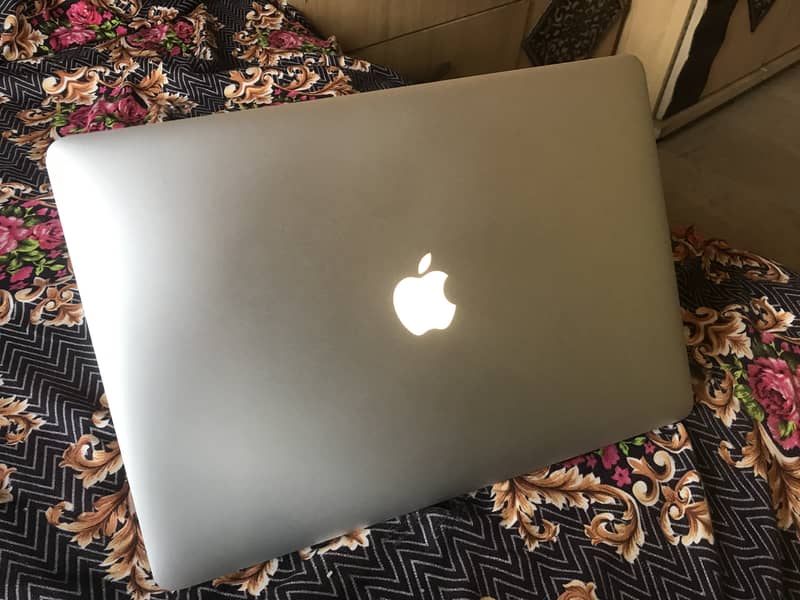 Macbook pro 2015 (core i7 + AMD Radeon MX370x dedicated gpu 3