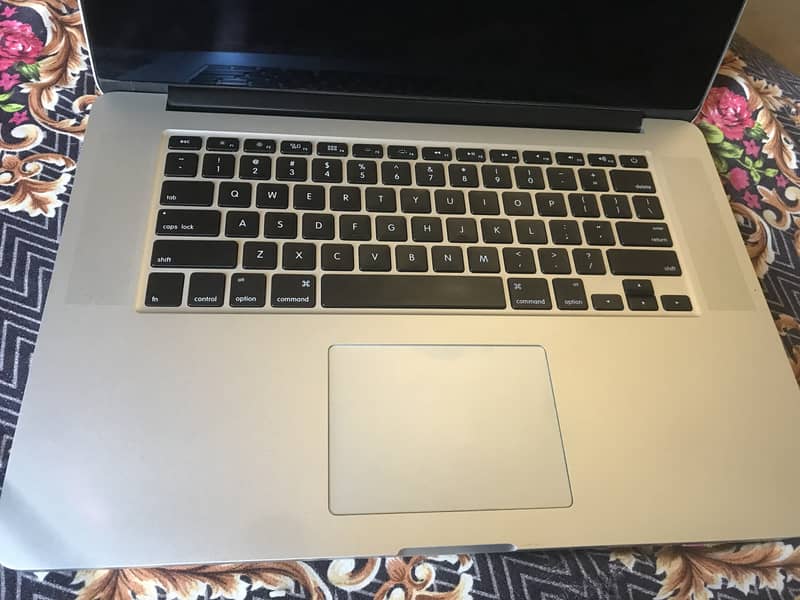 Macbook pro 2015 (core i7 + AMD Radeon MX370x dedicated gpu 4